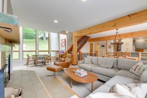 Warren House | Ski-InandSki-Out Sugarbush Retreat with Indoor Hot Tub