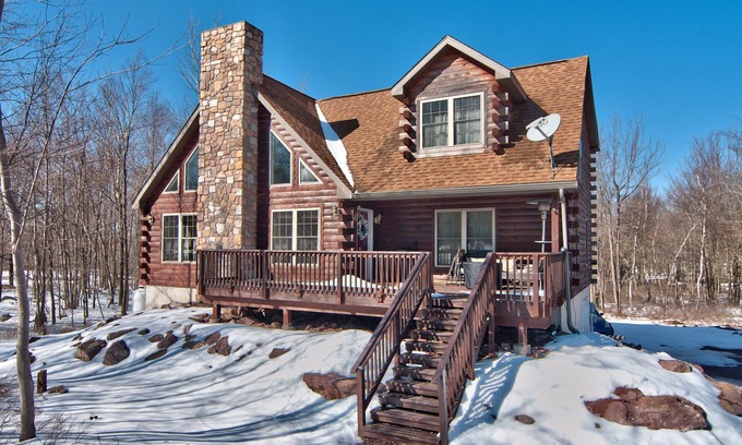 Briar Crest Woods Ski Chalet | Ski JFBB Log Chalet home (modern, luxury, & New) Pocono Raceway