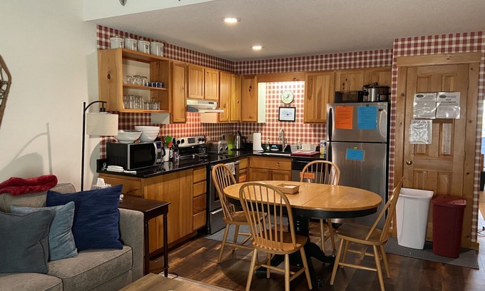 Carrabassett Valley Condo | Ski or Bike In/Out, 2 bed, 2 bath - sleeps 7 - in Snowbrook Village