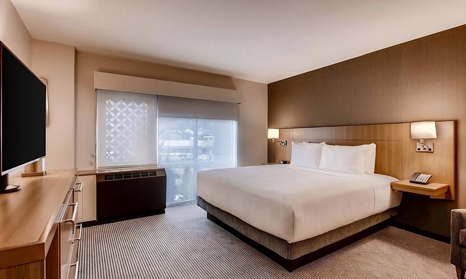Mountain House Hotel | Ski Paradis! 3 Pet-friendly Units, Free Breakfast, Shuttle, Outdoor Jacuzzi!