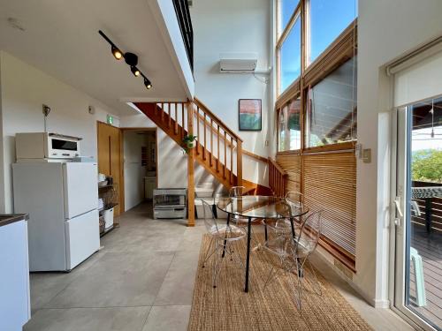 Toya House | Ski Rusutsu in 20min! Lakeview Stay for Up to 6 Guests