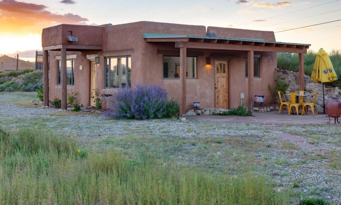 Arroyo Hondo House | Ski Season Availability! Quaint Romantic Getaway in Taos 1-Bedroom, 1-Bath Home