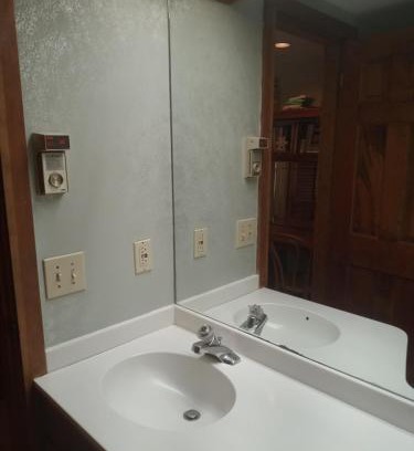 Warren House | Ski to your back door! Shared condo with ski professional and cat.