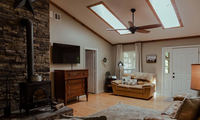 Andersonville House | Skip's Place - A Nice Getaway Near Norris Lake