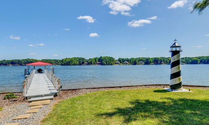 Troutman House | 'Skipper's Lighthouse' Retreat on Lake Norman