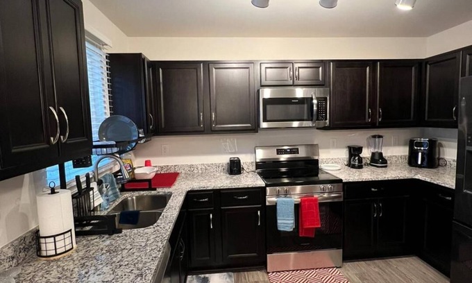 Charlotte House | Sky Blue Home near NASCAR, PNC Pavillion, I -85, 485
