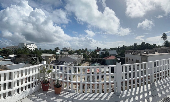 Caye Caulker Hotel | sky Inn