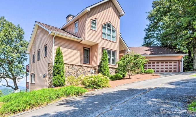 Dillard House | Sky Valley Home w/Mtn View, 5 Mi to Rabun Bald!