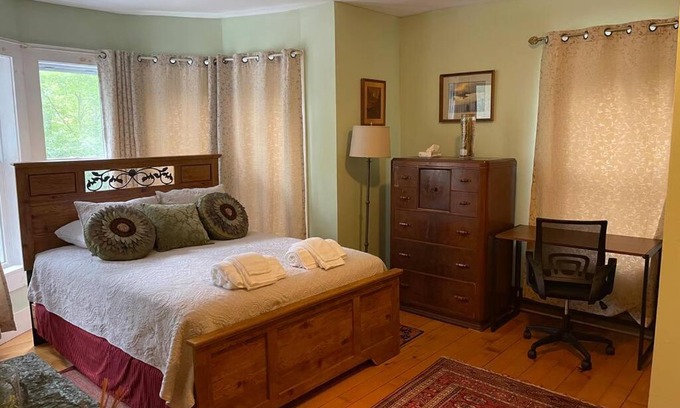 West Bridgewater Apartment | Skyeship House in Woods - 8 Beds wHot Tub