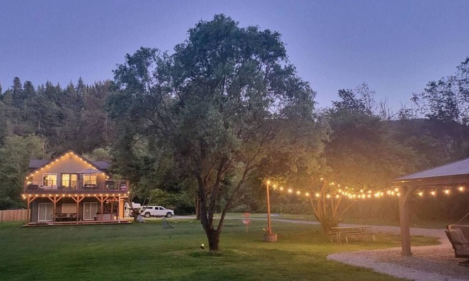 Monroe House | Skykomish River Estate: private riverfront acreage, hot tub, sandy beach