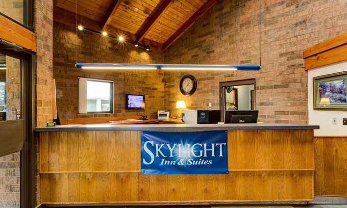 Willoughby Hotel | SkyLight Inn Cleveland - Willoughby