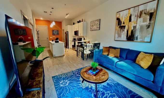 Downtown San Antonio Condo | Skyline View Apt Hotel on Riverwalk Free Parking