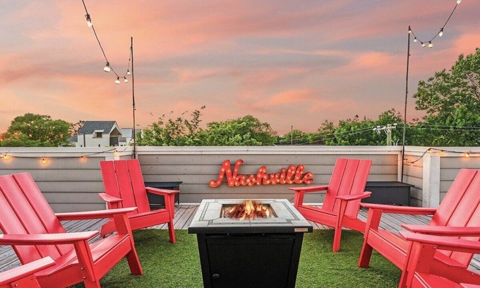 North Capitol House | Skyline Views & Rooftop Vibes: Fire Pit, Games