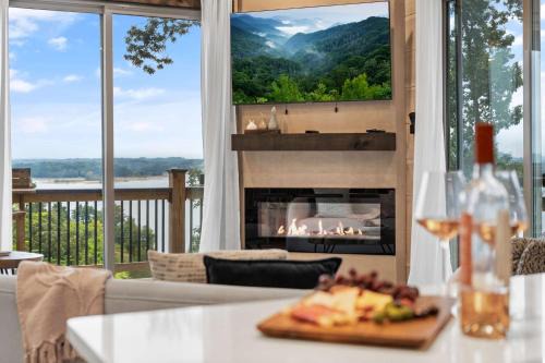Sevierville House | Skys the Limit - Pool - Theater - Views