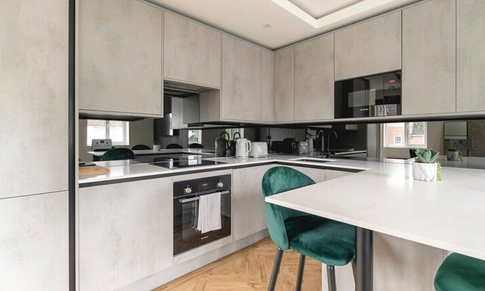 Barnet Apartment | Skyvillion -1Bed Apartment Cockfosters Near Alexandra Palace