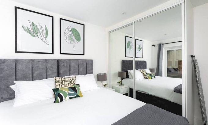 Enfield House | Skyvillion -Vineyard Court- Enfield 1-Bed w/Garden