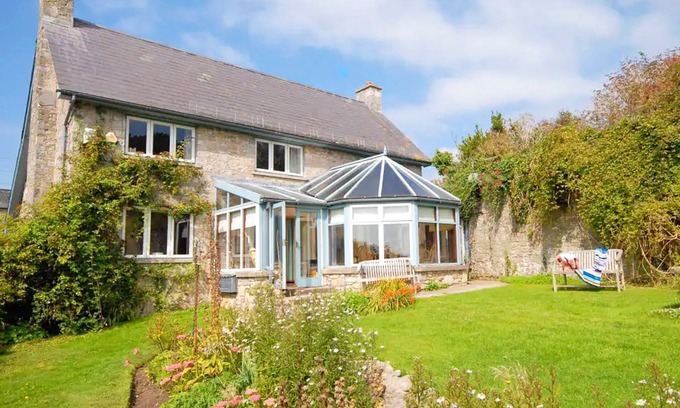 Southerndown Cottage | SLADE COTTAGE, pet friendly, with a garden in St Brides Major