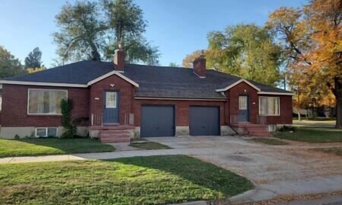 Fairpark House | SLC 2 BD/1 BA Close to Downtown, high speed Wi-Fi