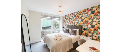 Elephant and Castle Apartment | Sleek and Modern 2-BR 1 mile to Borough Market