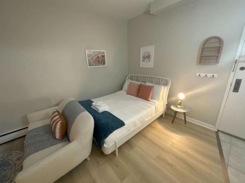 Prudential - St. Botolph Apartment | Sleek Back Bay Studio