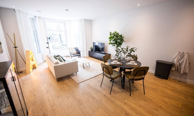 Hillegersberg-Zuid Apartment | Sleek City Center 2BDR Apartment VP