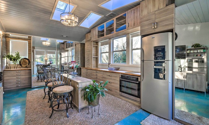 Fayetteville House | Sleek Fayetteville Home < 1 Mi to City Center