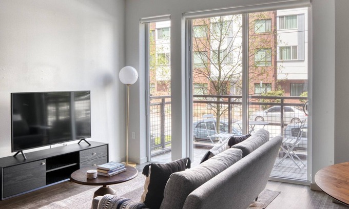 Yesler Terrace Apartment | Sleek First Hill Jr 1BR w/Gym, Lounge & Rooftop, nr Park, by Blueground