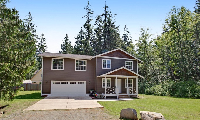Clinton House | Sleek home with park-like property, free WiFi, gas grill & ideal location