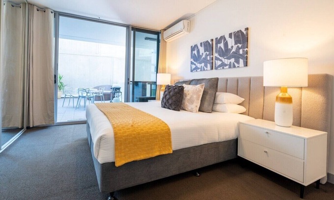 Alexandria Apartment | Sleek Inner-City Getaway in Prime Location