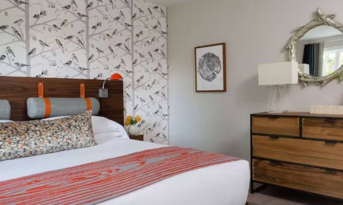 Stowe Area Hotel | Sleek Lodge Stay in Downtown Stowe – Perfect for Outdoor Fun, Food & Relaxation