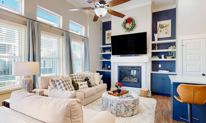 Garden Oaks House | Sleek, modern home in quiet location with fireplace, W/D, balcony, & AC