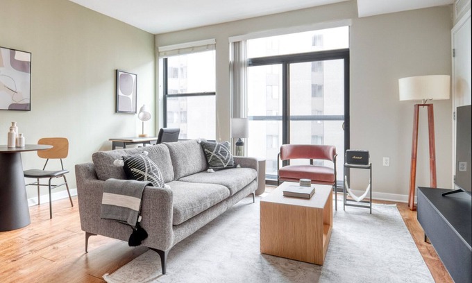 Mount Vernon Triangle Apartment | Sleek Mount Vernon 1BR w/Gym, Roof & W/D, near Metro, by Blueground