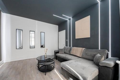 Bolton House | Sleek Retreat Modern Home with Games Room and Home Cinema Lounge-Sleeps 8
