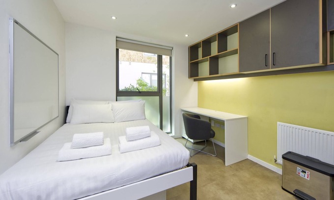 Ravenscourt Park Apartment | Sleek Student Studio in Prime London Location