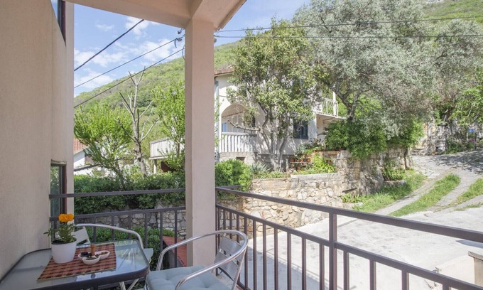 Lepetane Apartment | Sleek Studio Flat with Balcony near Beach in Tivat