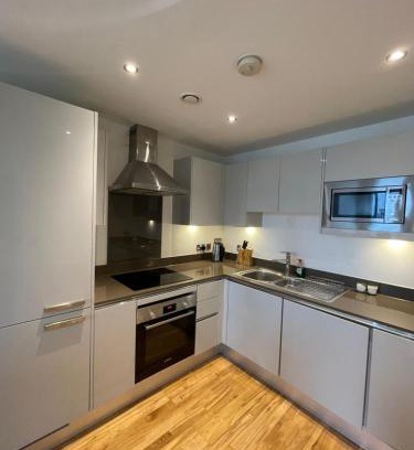 Greenwich Apartment | Sleek & Sunny 1BD Flat Near Greenwhich - Deptford!