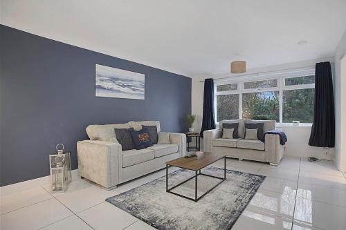 Middlesbrough Apartment | Sleek & Tranquil Corner on Durham Road, Sleeps 4