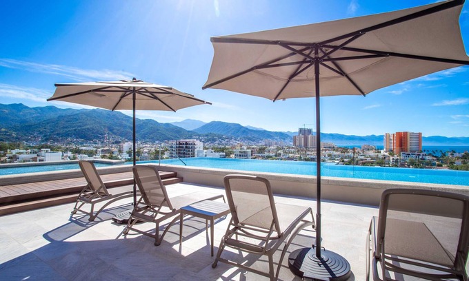 Diaz Ordaz Condo | Sleek Versalles 2BR Roma Encore
