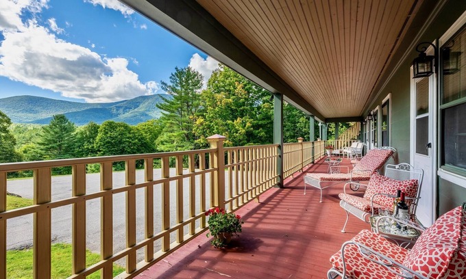 Manchester House | Sleep 20, 6BR/6BA home on #1 TripAdvisor resort - ski, pool, dogs
