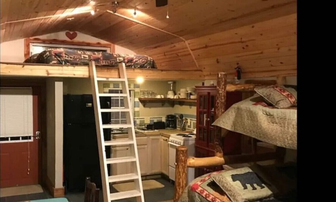 Mount Ida House | Sleep 7 at Fox Den Cabin, Near Lake Ouachita