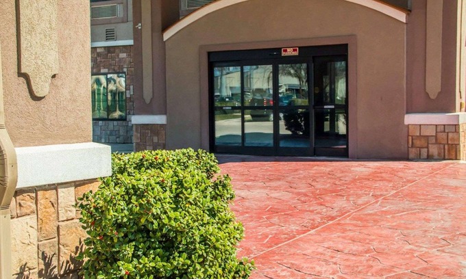 Wetmore Hotel | Sleep Inn & Suites at Six Flags
