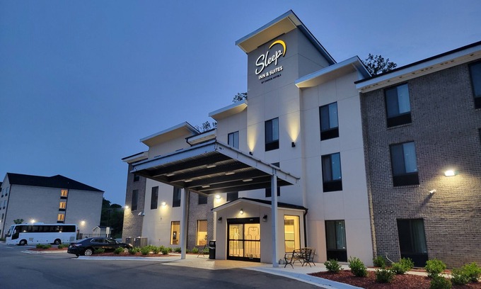 Greensboro Hotel | Sleep Inn & Suites - Coliseum Area
