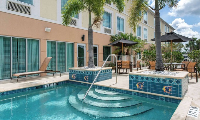 Port Charlotte - Charlotte Harbor Hotel | Sleep Inn & Suites Port Charlotte - Punta Gorda