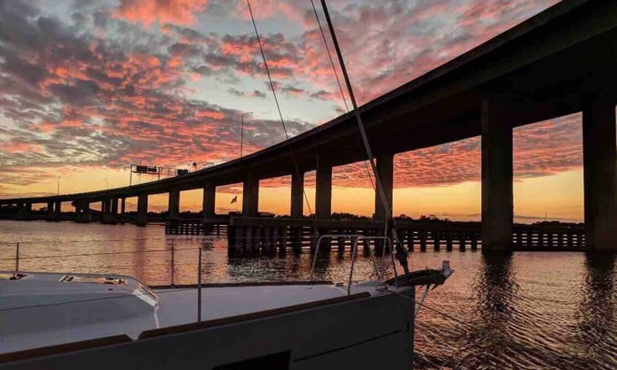 Downtown Charleston Boat Rental | Sleep on a Boat /Historic Downtown Charleston