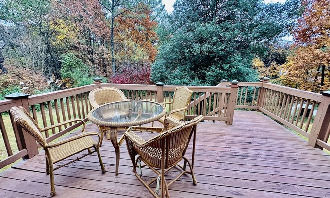 Acworth House | Sleep10Newly Reno vacation Home in Acworth!