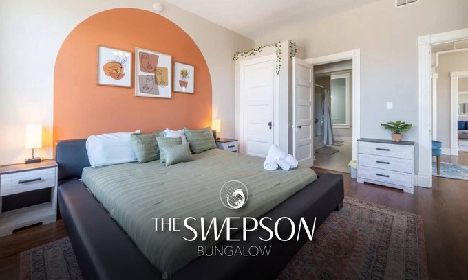 Shelby Park House | Sleep42 Swepson Corporate Bungalow 21Bed 15BR 10BA