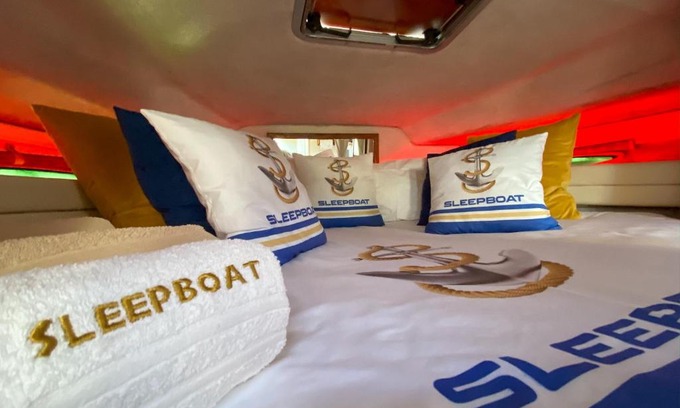 Campanha Boat Rental | SLEEPBOAT YACHT