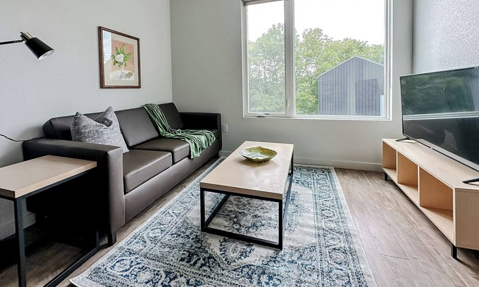 Bowling Green Apartment | Sleepover: Breathtaking 1BD/1BA - Bowling Green