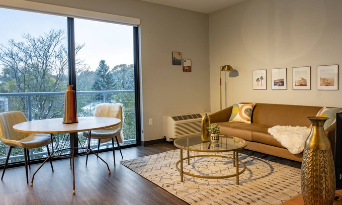 Des Moines Apartment | Sleepover: Dreamy 1BD/1BA - Downtown Des Moines