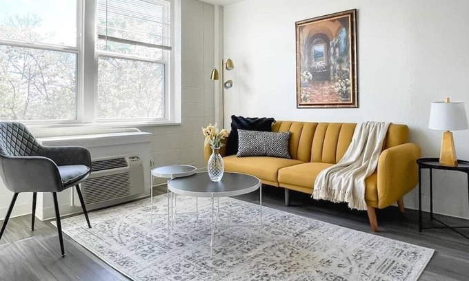 Corryville House | Sleepover: Luxurious 1BD/1BA + Gym - Downtown Cincinnati